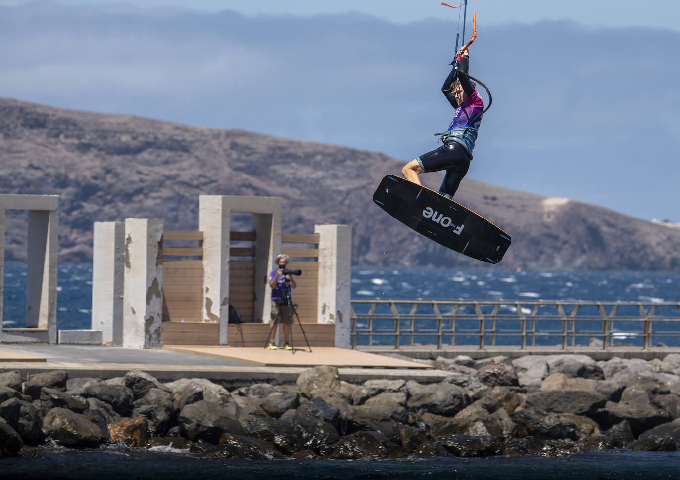 Fotos: El burrero acoge el campeonato de España de Kiteboarding y la primera competicion de Wing Foil de la isla