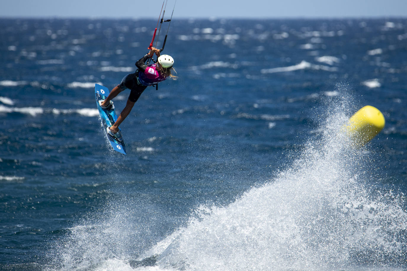 Fotos: El burrero acoge el campeonato de España de Kiteboarding y la primera competicion de Wing Foil de la isla