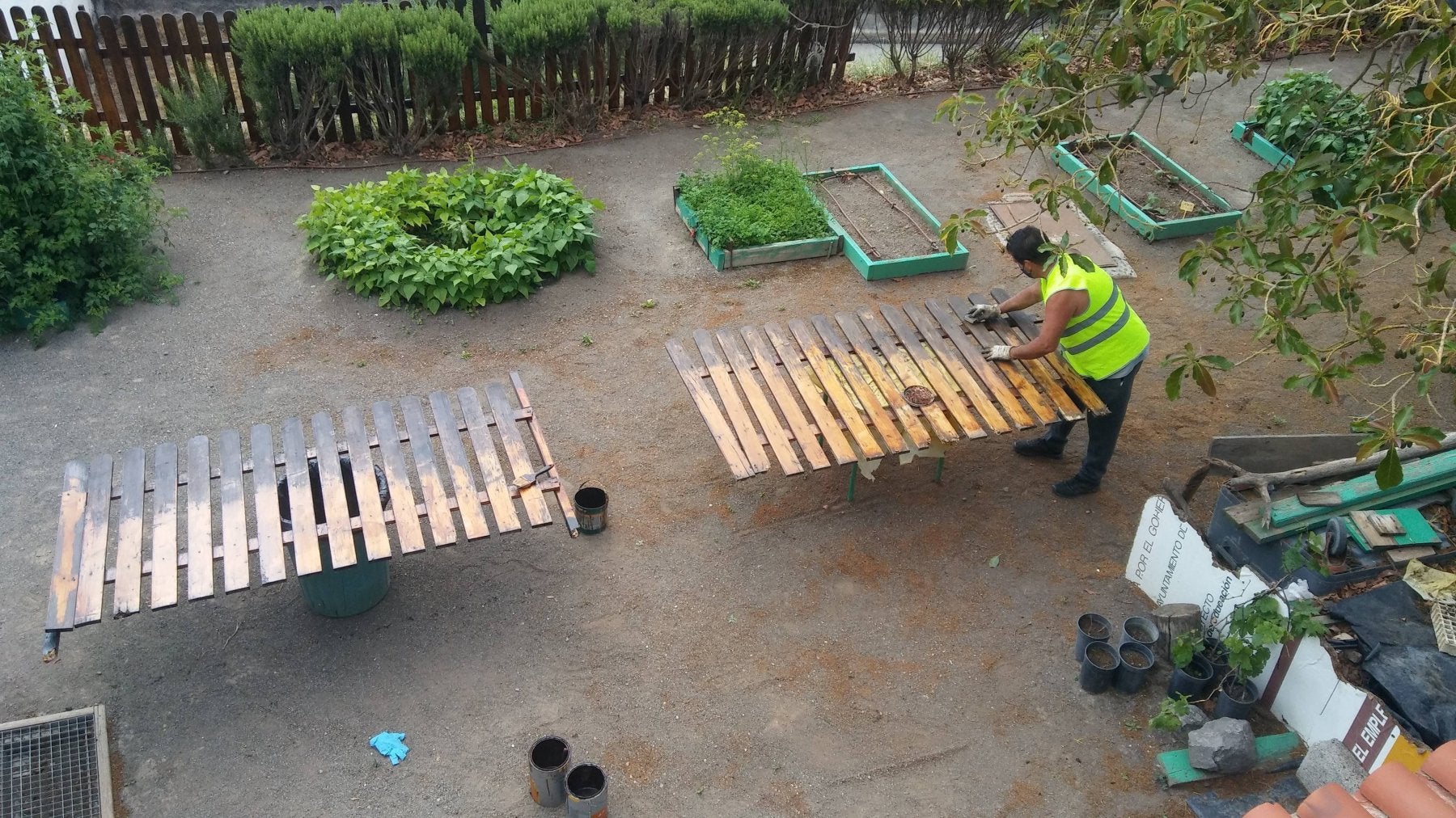 Funciones de conservación y preparación de zonas para cultivar en la Casa Verde. 