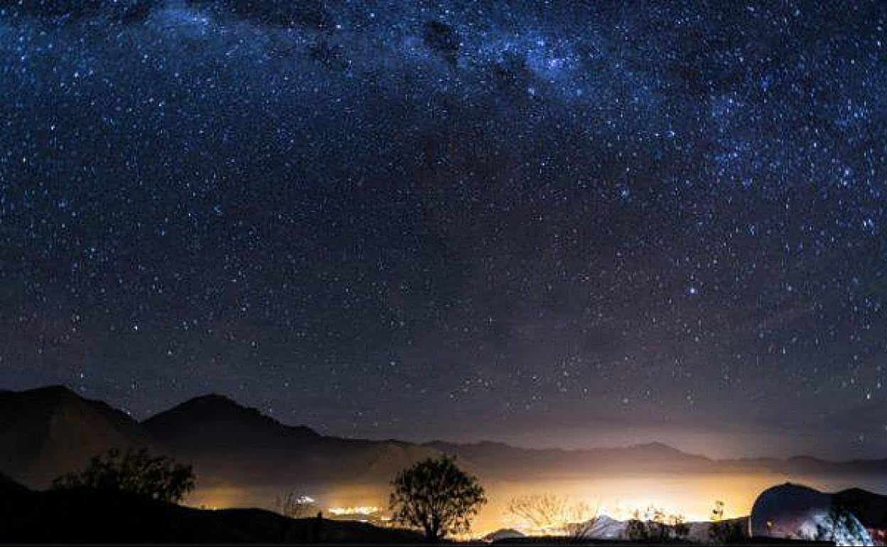 El cielo y la luna se asocian con las perseidas para disfrutar del espectáculo