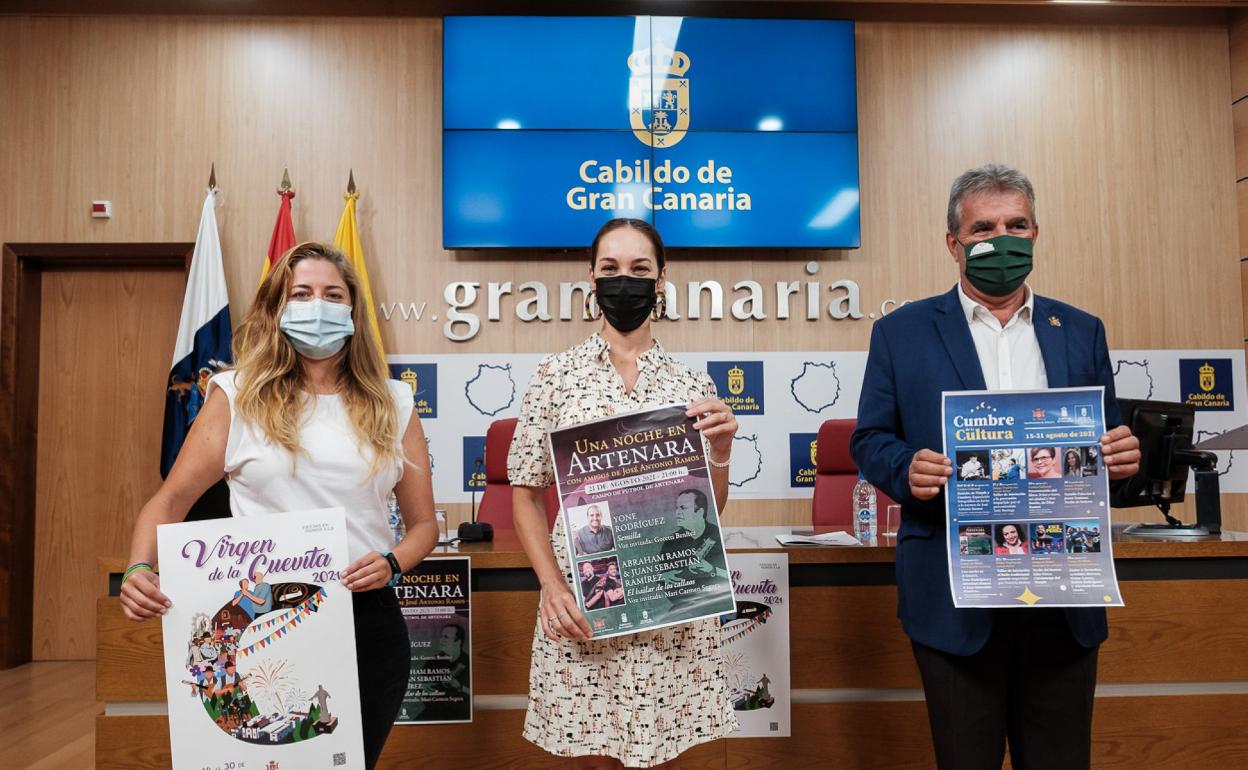 De izquierda a derecha, Dina González, Guacimara Medina y Manuel Mendoza, este martes, en la presentación en el Cabildo de Gran Canaria . 