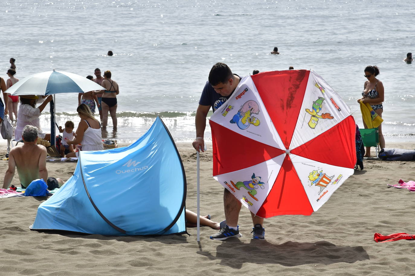 Fotos: Las playas grancanarias, a rebosar en plena ola de calor