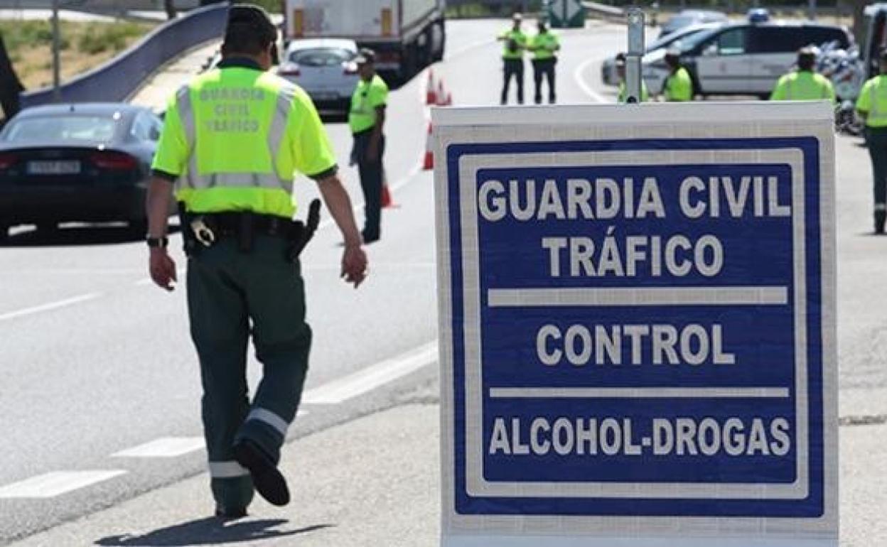 Un control de tráfico de drogas y alcohol. 