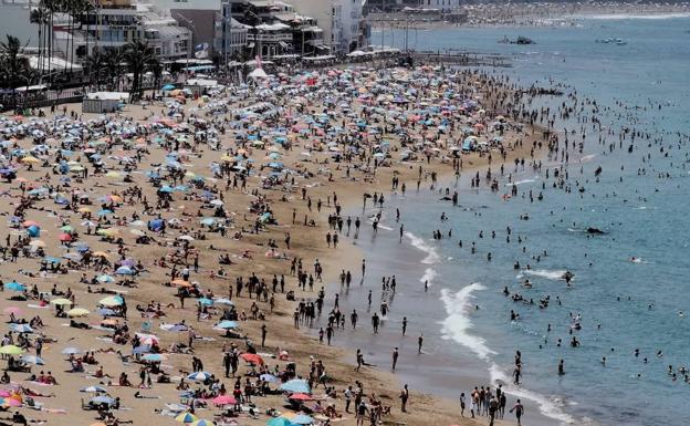 Las playas de Gran Canaria, a rebosar en plena ola de calor
