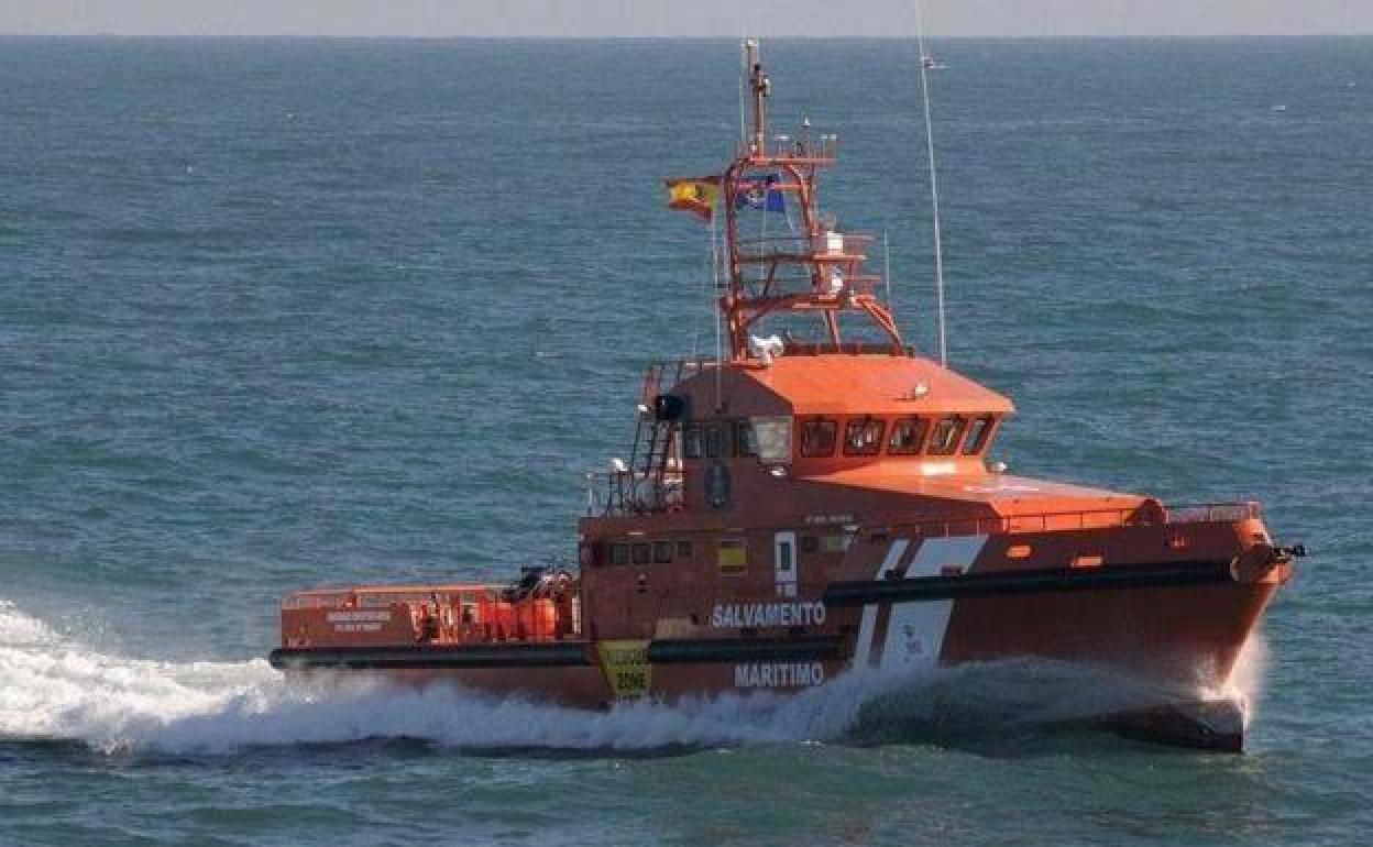 La superviviente de la zódiac cuenta a sus rescatadores que iban 40 a bordo