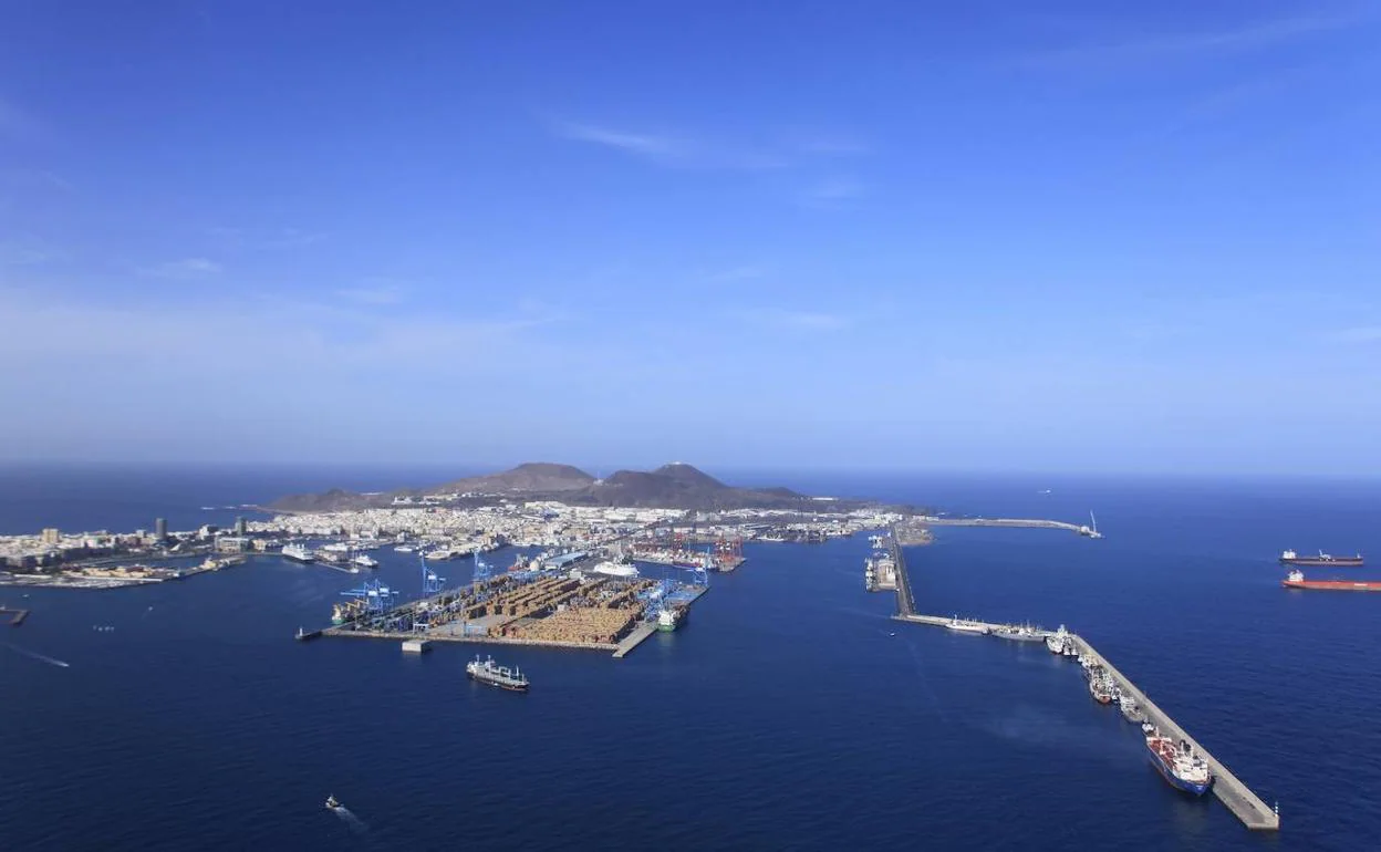 Vista del Puerto de La Luz y de Las Palmas, en la capital grancanaria. 