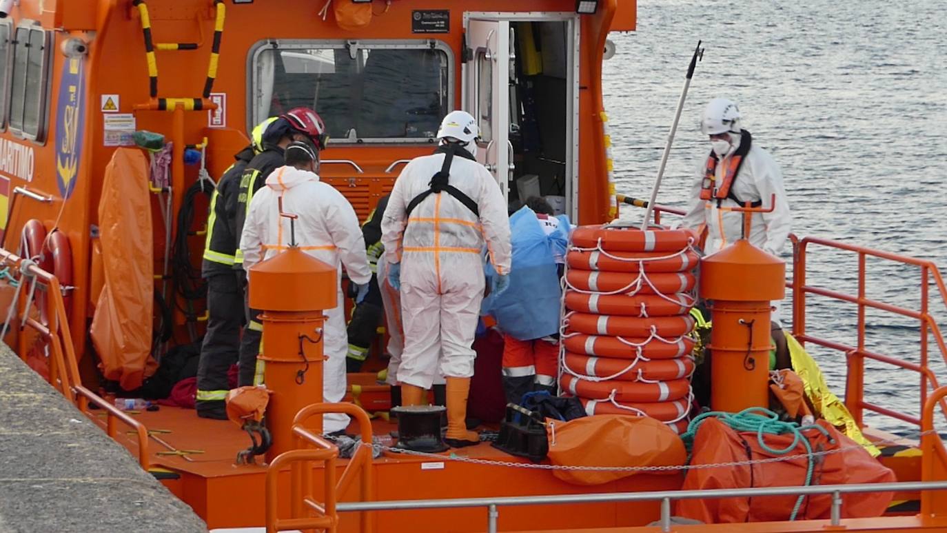 Fotos: Llegada de los inmigrantes rescatados al muelle de Arguineguín