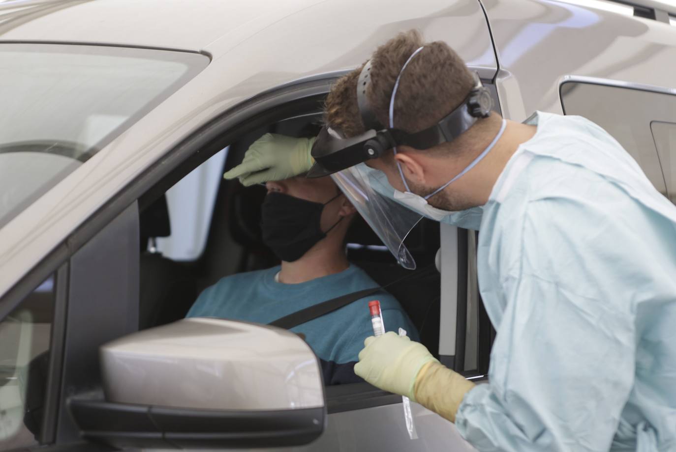 Canarias sopesa pedir a funcionarios sin vacunar pruebas diagnósticas