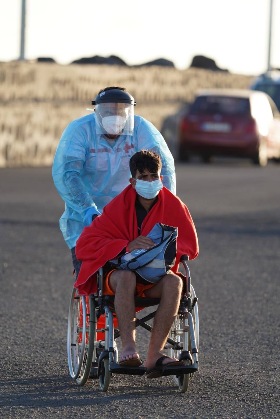 Fotos: Ultimas dos pateras rescatadas junto a lanzarote