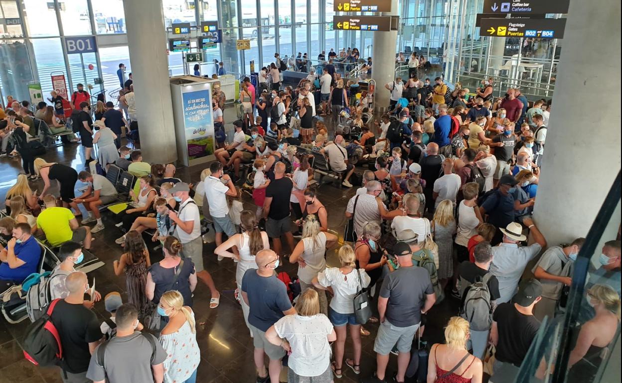 El vicepresidente de la FEHT dice que de mantenerse la huelga será un «palo mortal» para el sector turístico que ahora empezaba a arrancar. 