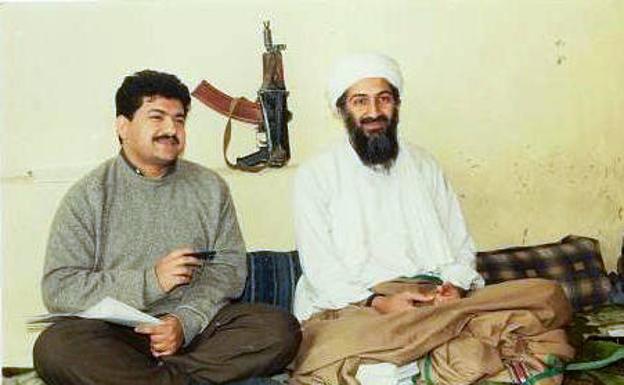 Imagen de una de las entrevistas de Hamid Mir con Bin Laden.