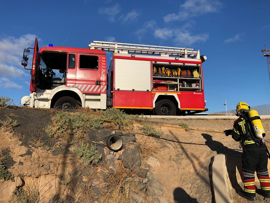 Imagen de archivo de Bomberos sofocando un incendio. 