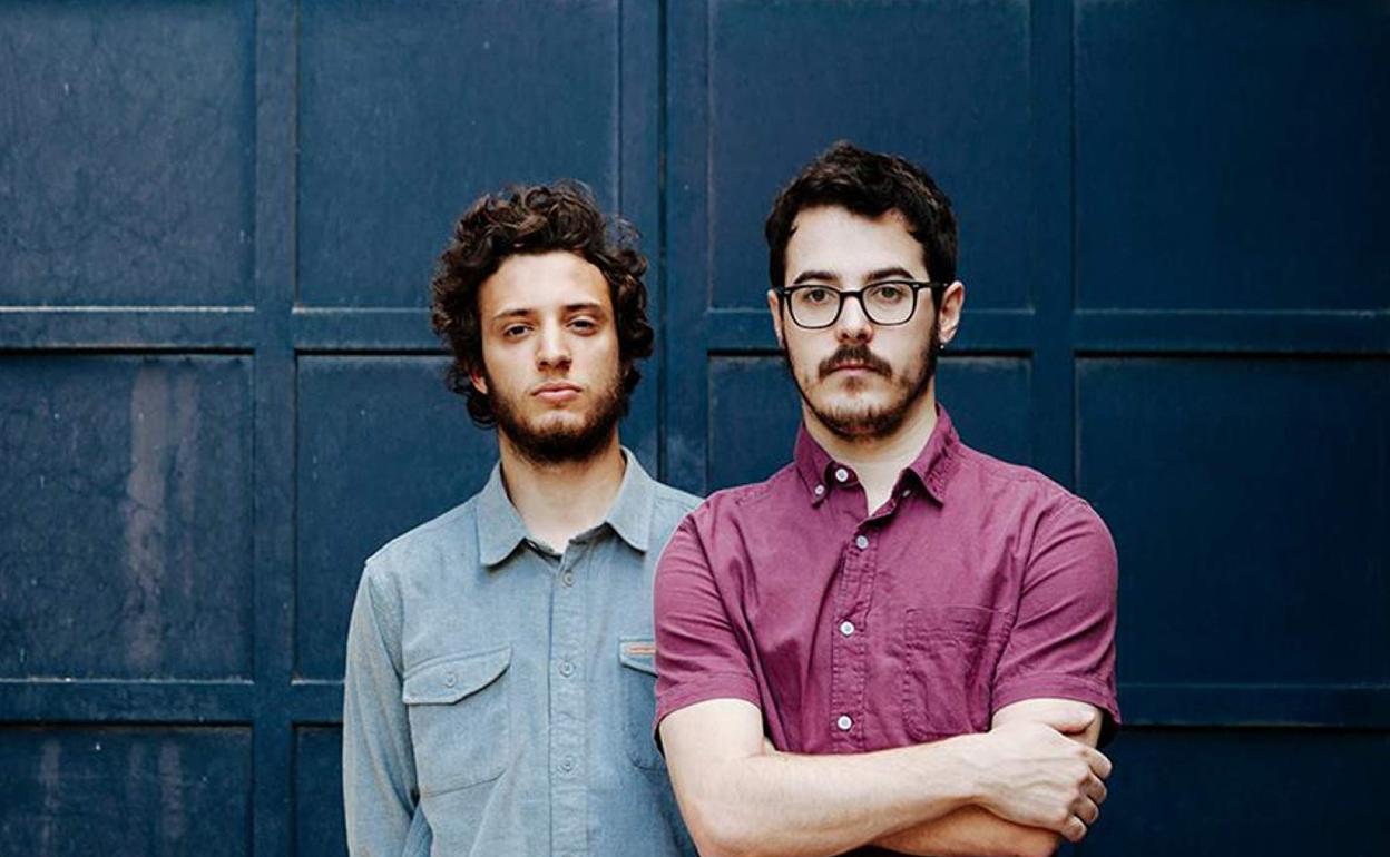 El dúo catalán tocará en Miller, en el parque de Santa Catalina. 