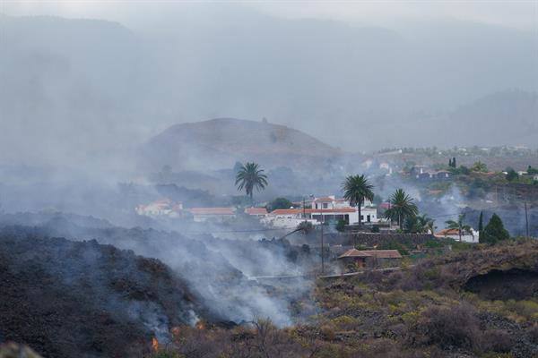 Fuertes erupciones durante la tarde noche en La Palma