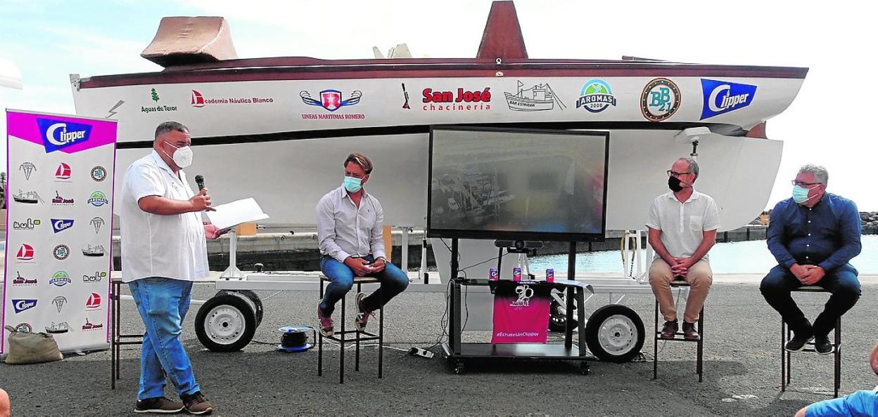 La imagen corresponde al acto de presentación del evento. 