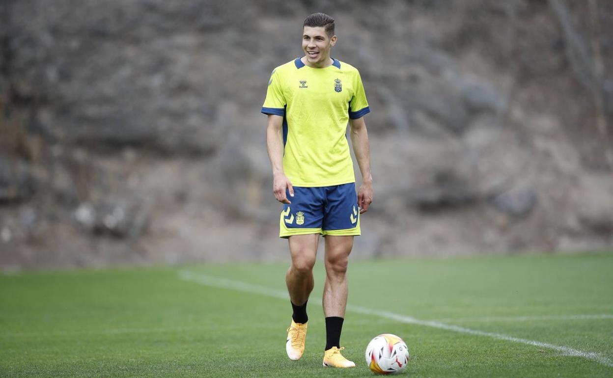 Unai Veiga, fichado procedente de la Real Sociedad B, en un entrenamiento en Barranco Seco. 