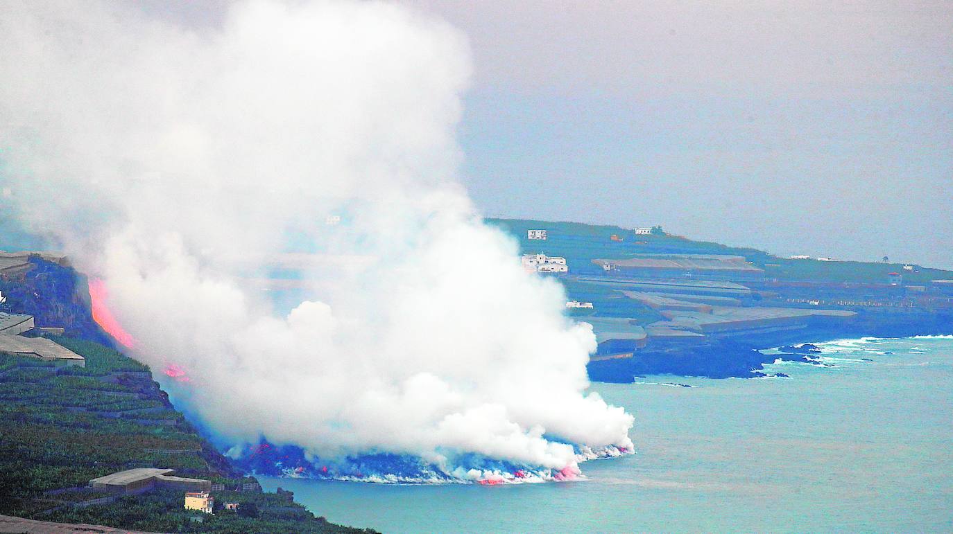 El volcán cambia la fisionomía de La Palma y eleva 3 grados la temperatura del mar