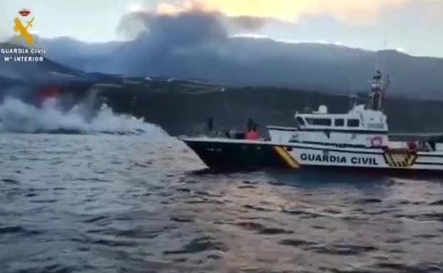 La Guardia Civil vigila que ninguna embarcación se acerque a la fajana