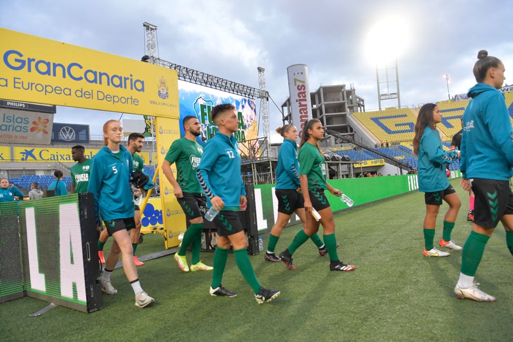 Fotos: Fútbol y música en Gran Canaria en solidaridad con La Palma