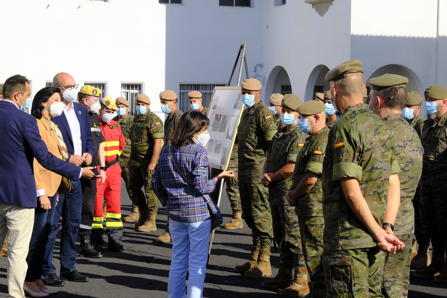 Fotos: Visita de Margarita Robles a La Palma