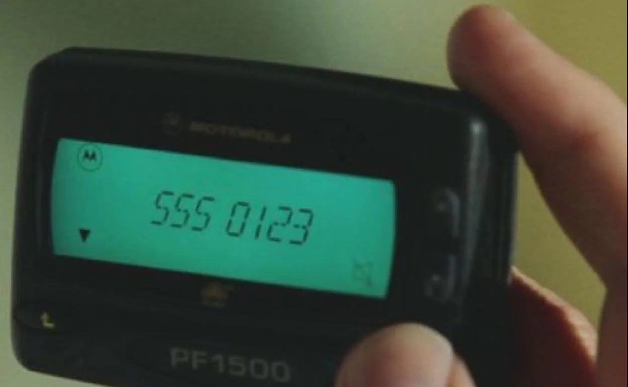 El teléfono de 'Como Dios', editado para la versión en vídeo.