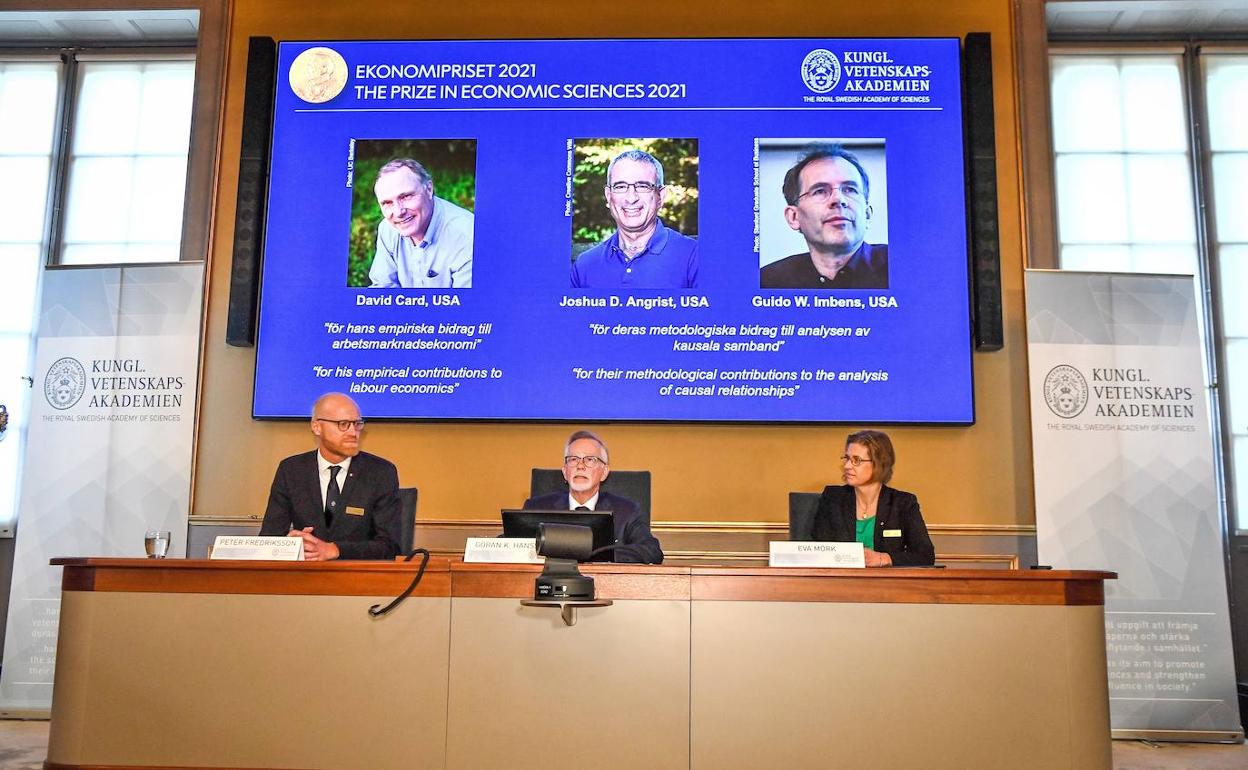 Momento en el que se anunció la concesión del premio Nobel de Economía. 