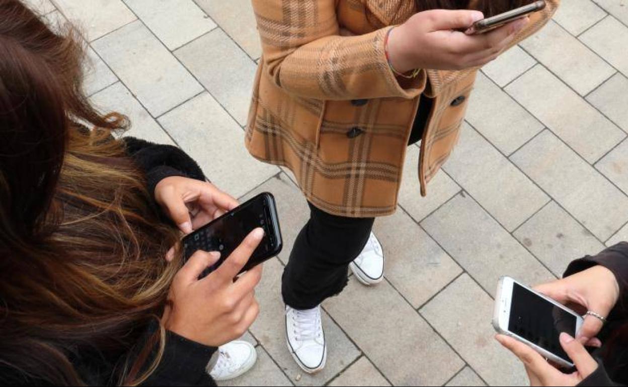 El 20% de la juventud canaria reconoce estar «enganchada» a la tecnología