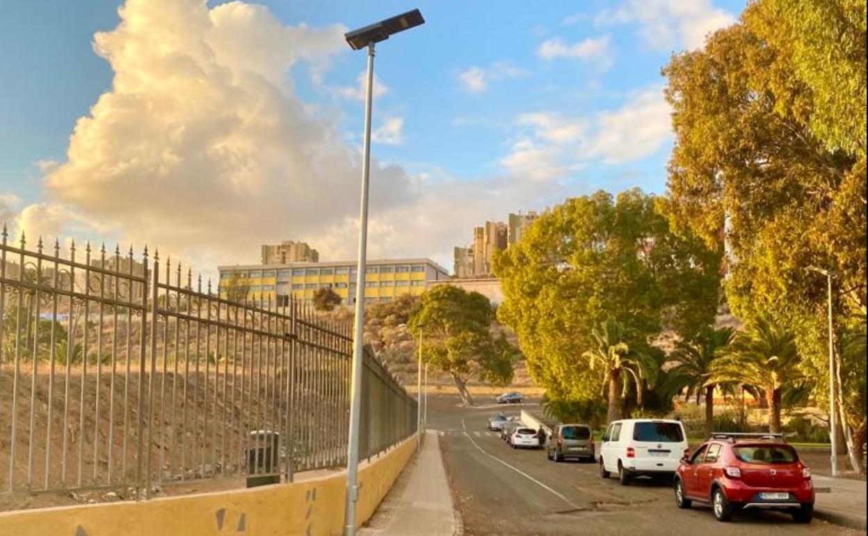 Imagen de una de las nuevas luminarias instaladas recientemente. 