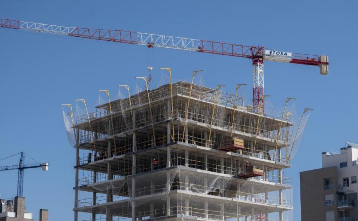 La construcción de vivienda pública lleva estancada desde hace varios años en el archipiélago. 