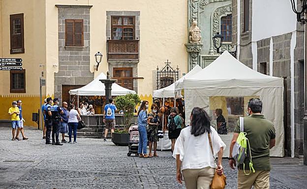 Imagen de archivo del día en que reabrió el mercadillo de Vegueta, en la capital grancanaria 