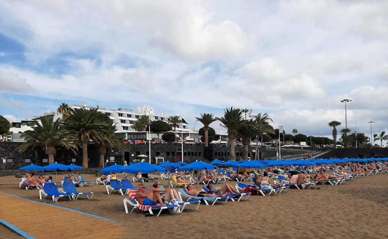 Hamacas en la playa Grande.