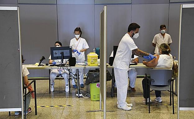 Foto de archivo de vacunaciones en Infecar, en la capital. 