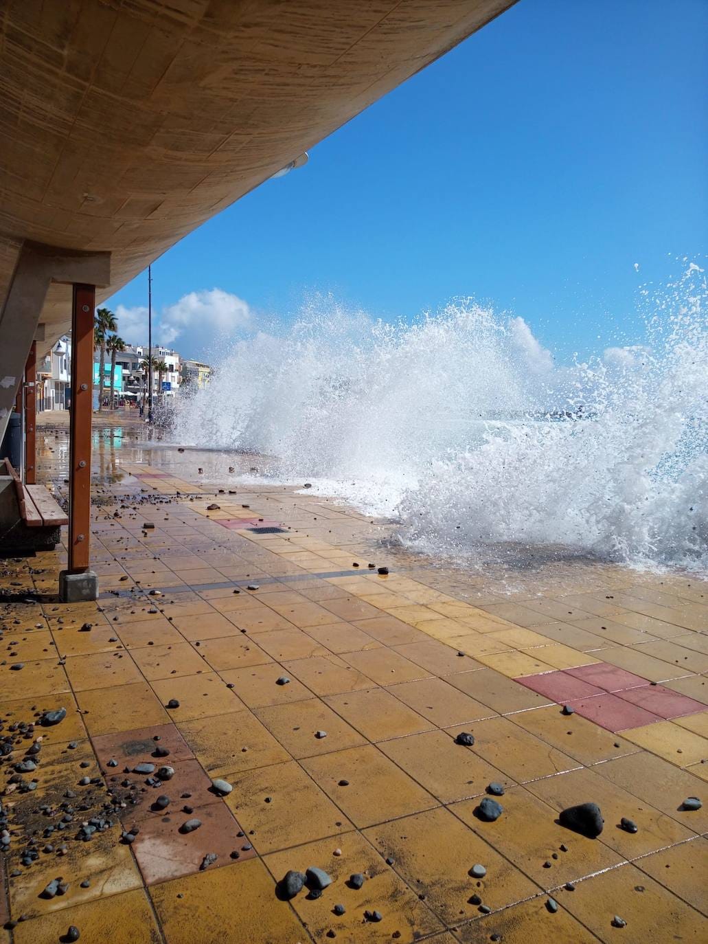 Fotos: El otoño ya se nota en las islas con lluvia y oleaje