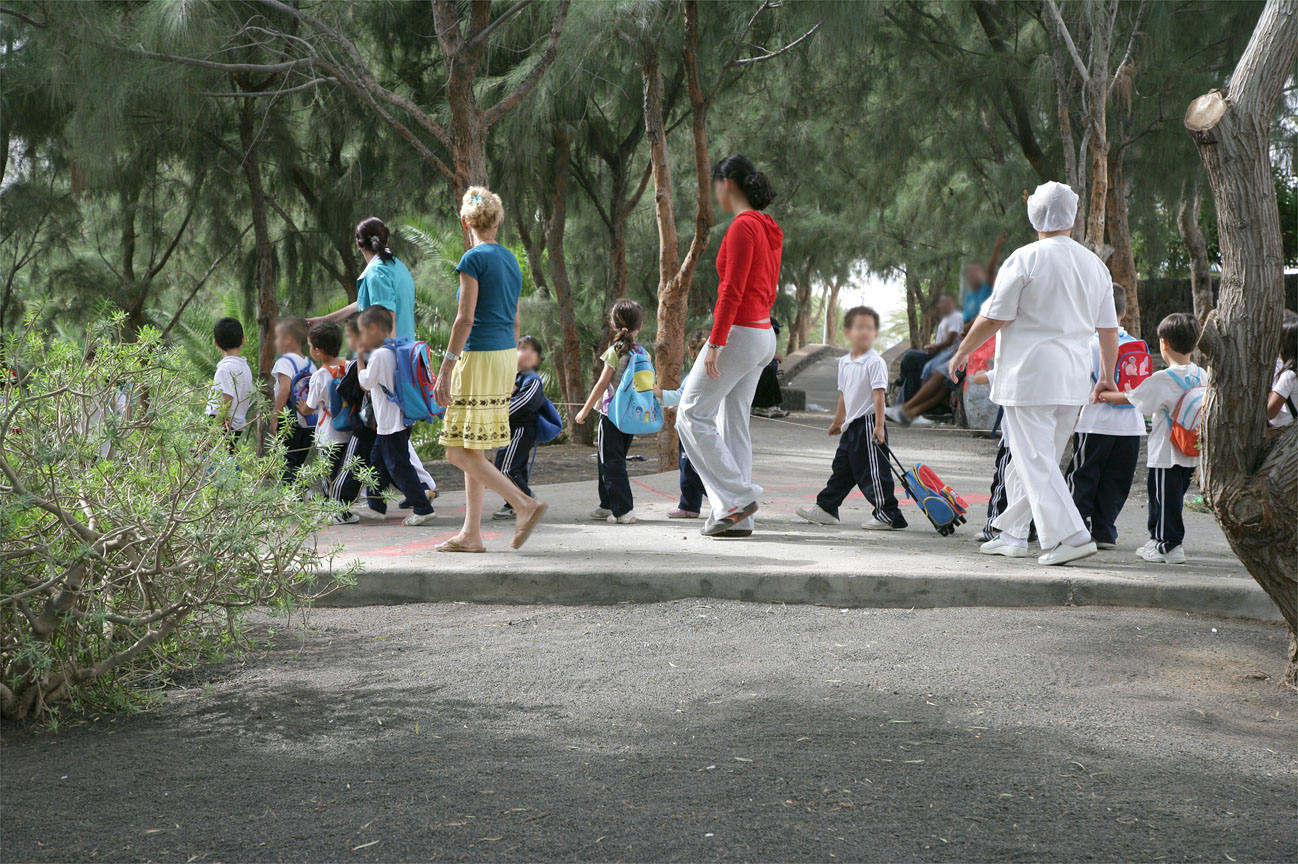 Foto de archivo de niños en edad escolar. 