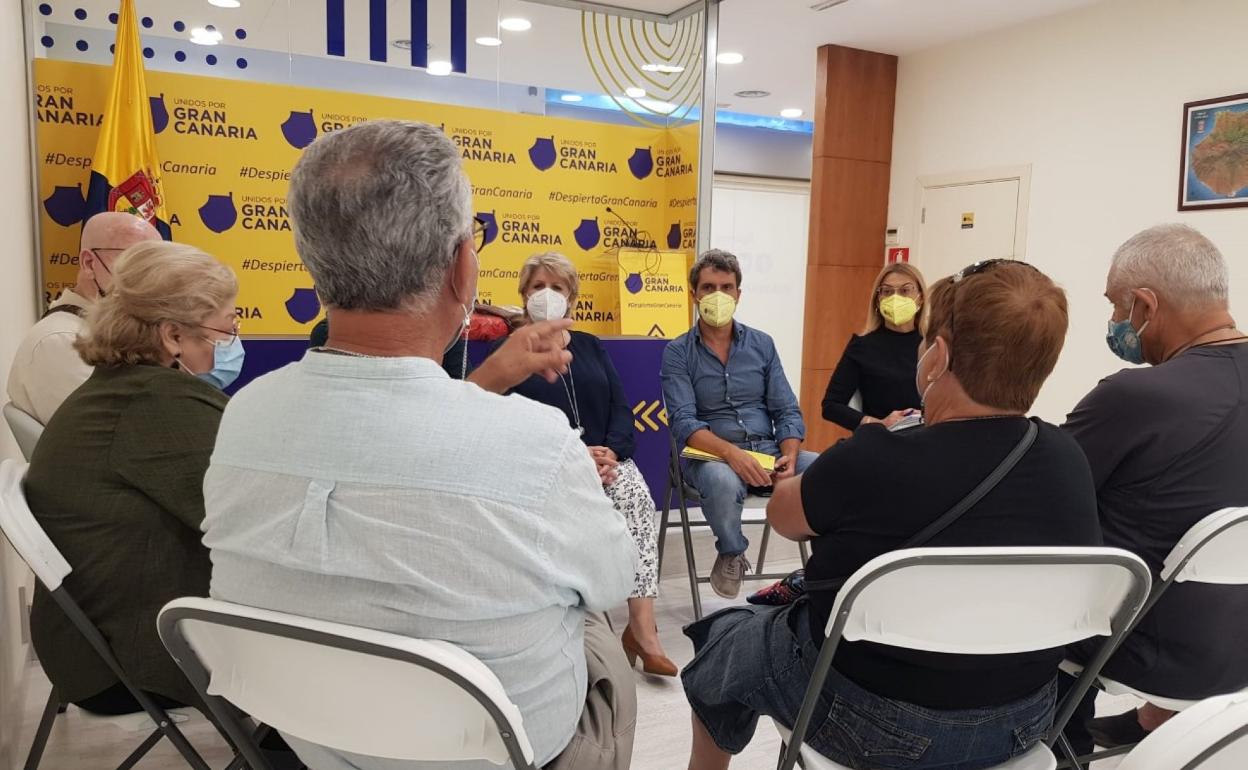 Imagen de la reunión, en la sede de Unidos por Gran Canaria. 
