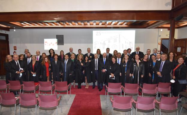 Abogados veteranos y noveles, de celebración