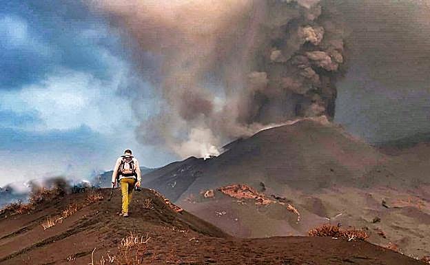 Columna de gases y piroclastos