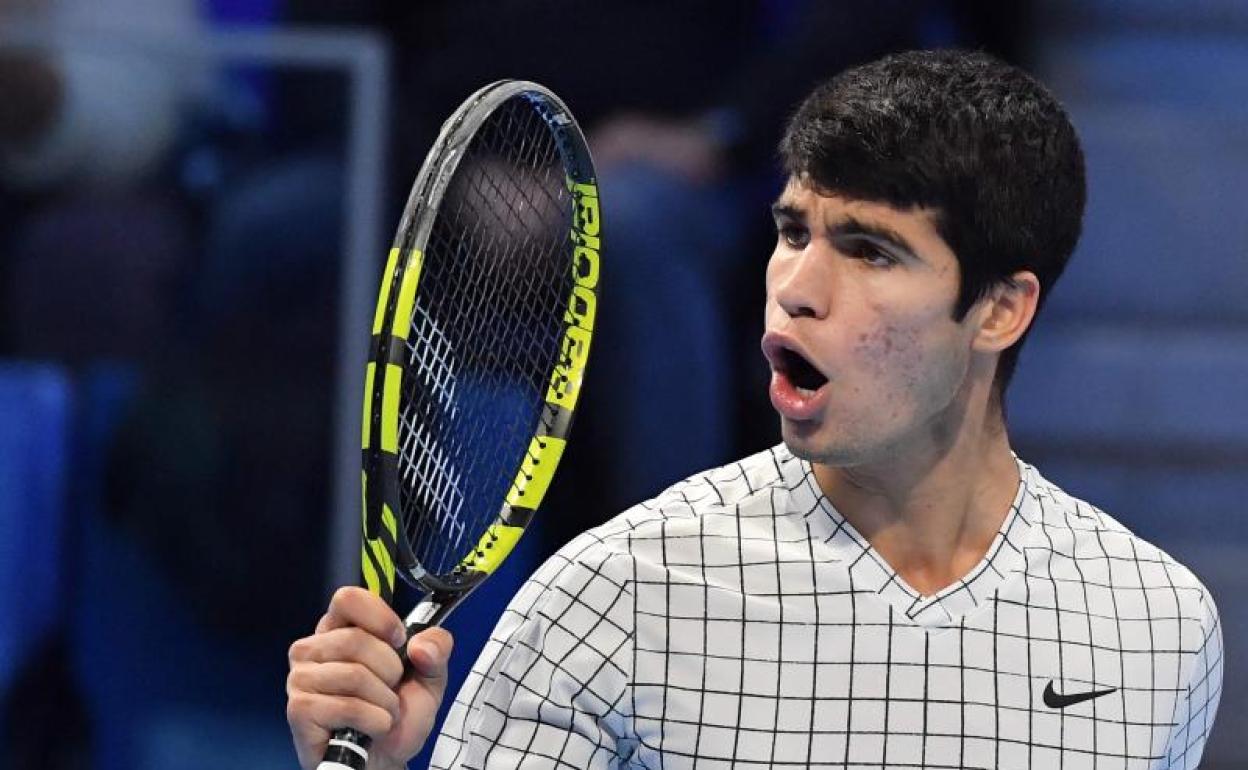 Carlos Alcaraz, durante su partido ante Brandon Nakashima. 