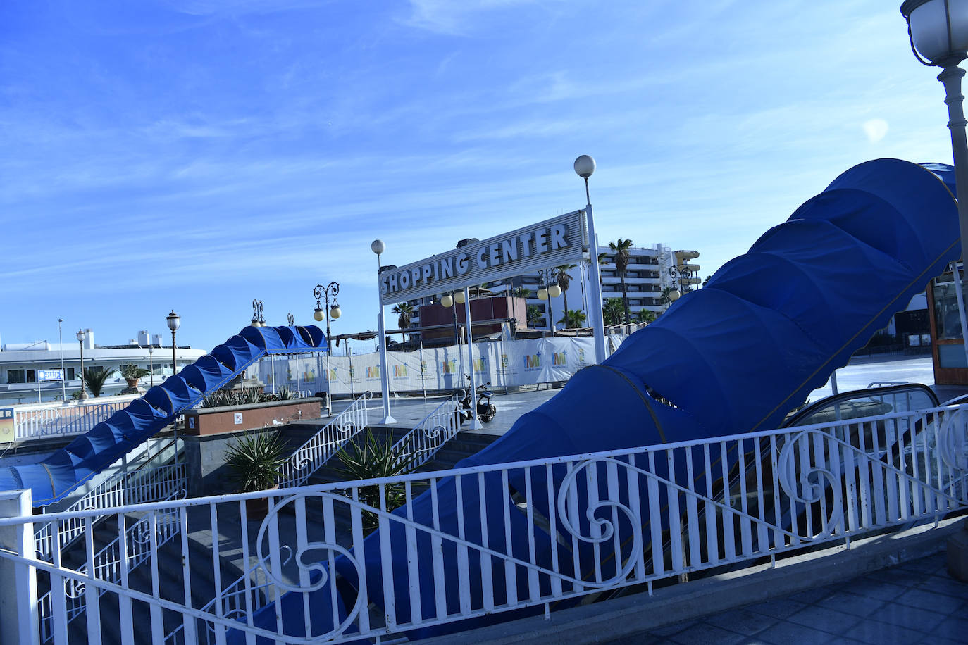 Fotos: Pelea entre jóvenes en el Centro Comercial Plaza en Playa del Inglés