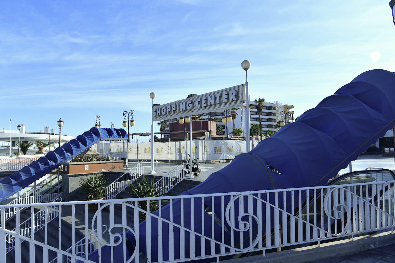 Fotos: Pelea entre jóvenes en el Centro Comercial Plaza en Playa del Inglés