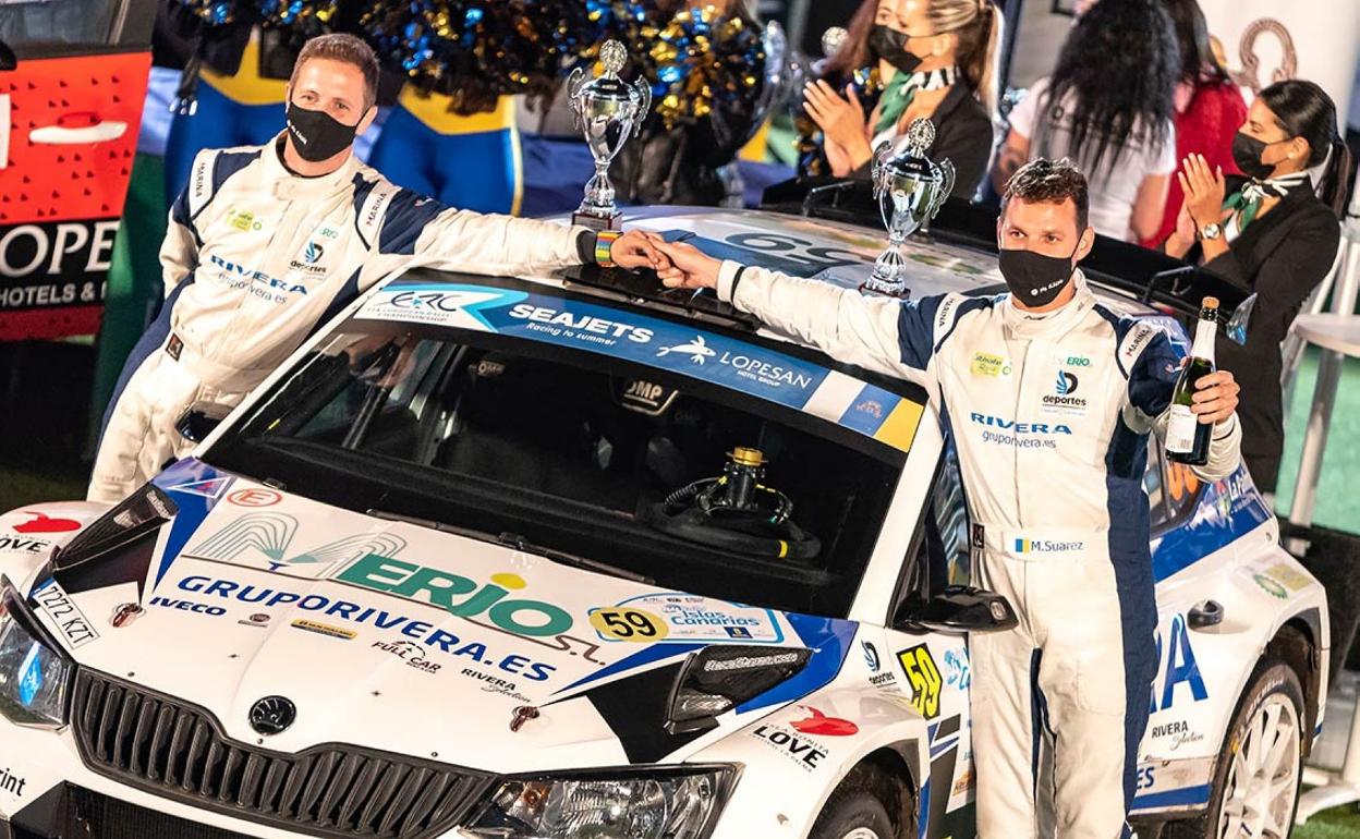 Miguel Ángel Suárez -derecha- y su copiloto Dani Sosa esperan realizar esta semana una prueba a la altura de sus competidores. 