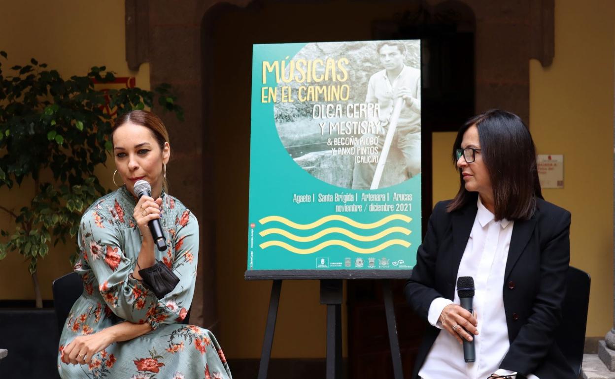 Guacimara Medina y Olga Cerpa, ayer, en la presentación. 