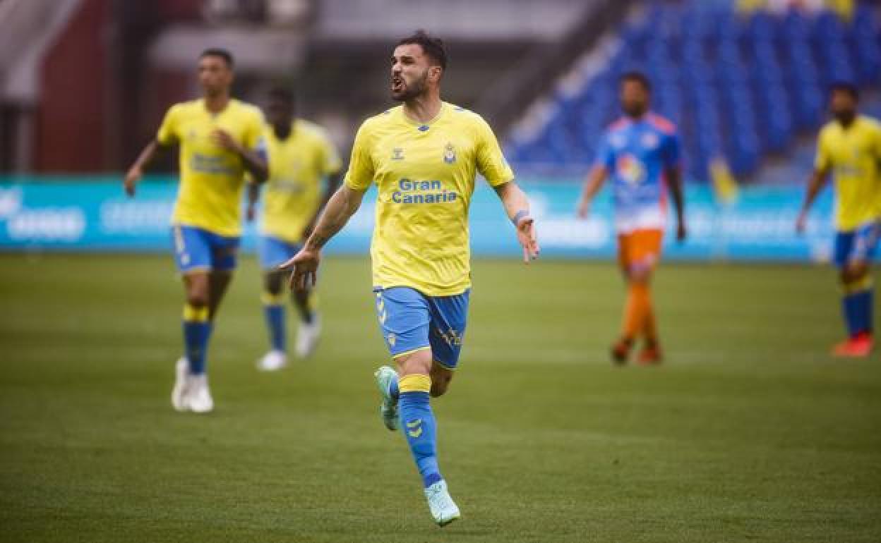 Sadiku, en un encuentro de pretemporada. 