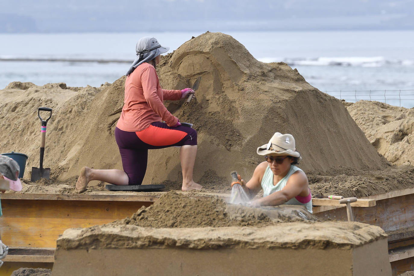 Fotos: El belén de arena empieza a tomar forma en Las Canteras
