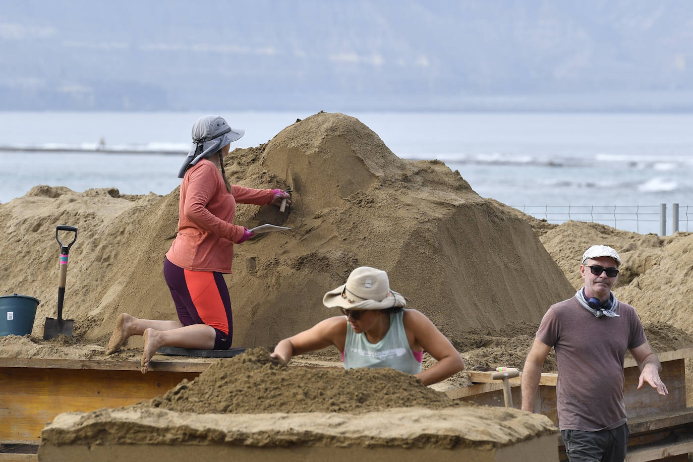 Fotos: El belén de arena empieza a tomar forma en Las Canteras
