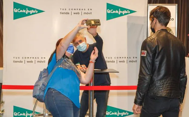 Sergio Dalma deleita a sus fans en El Corte Inglés de la capital grancanaria