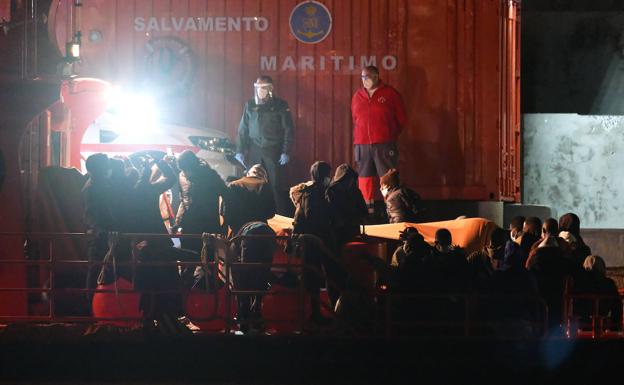 Rescatados 374 inmigrantes en siete pateras durante la noche en Canarias
