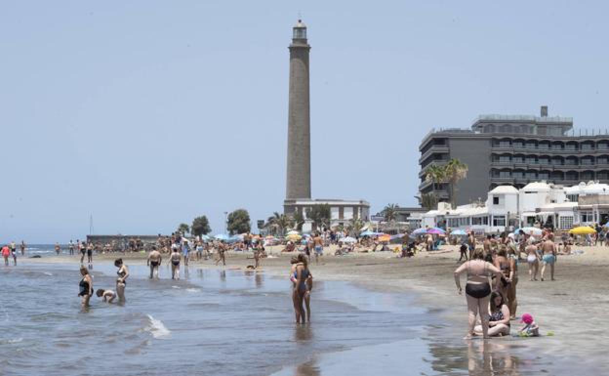 Playa de Maspalomas, en una imagen reciente, sin hamacas ni sombrillas.