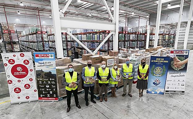 Spar Gran Canaria y Rotary Club entregan casi 10 tonaledas de 'Desayunos Solidarios' a Cáritas y comedores sociales