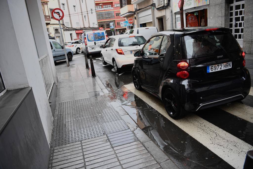 Fotos: De compras bajo la intensa lluvia